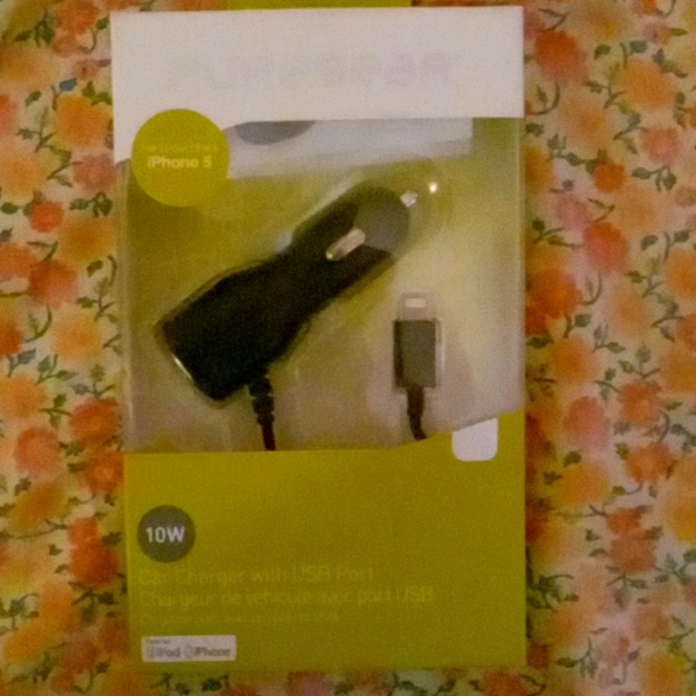 Pure.Gear car charger with USB port.10W.blsck.NIB.sealed box!